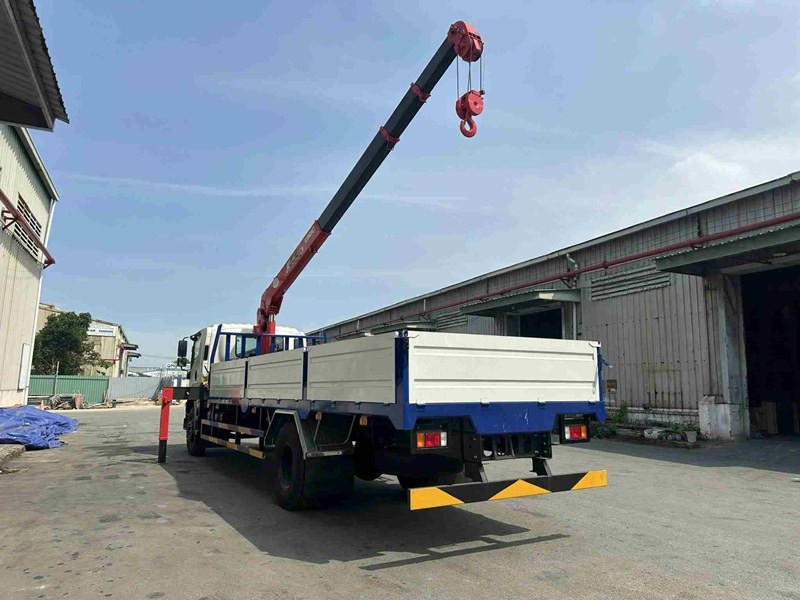 Isuzu FVR900 Gắn Cẩu Unic 5 Tấn 4 Khúc URV554K