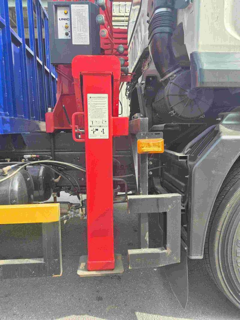 Isuzu FVR900 Gắn Cẩu Unic 5 Tấn 5 Khúc URV555K