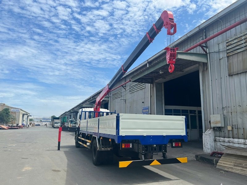 Isuzu FVR900 Gắn Cẩu Unic 6 Tấn 5 Khúc URV635K
