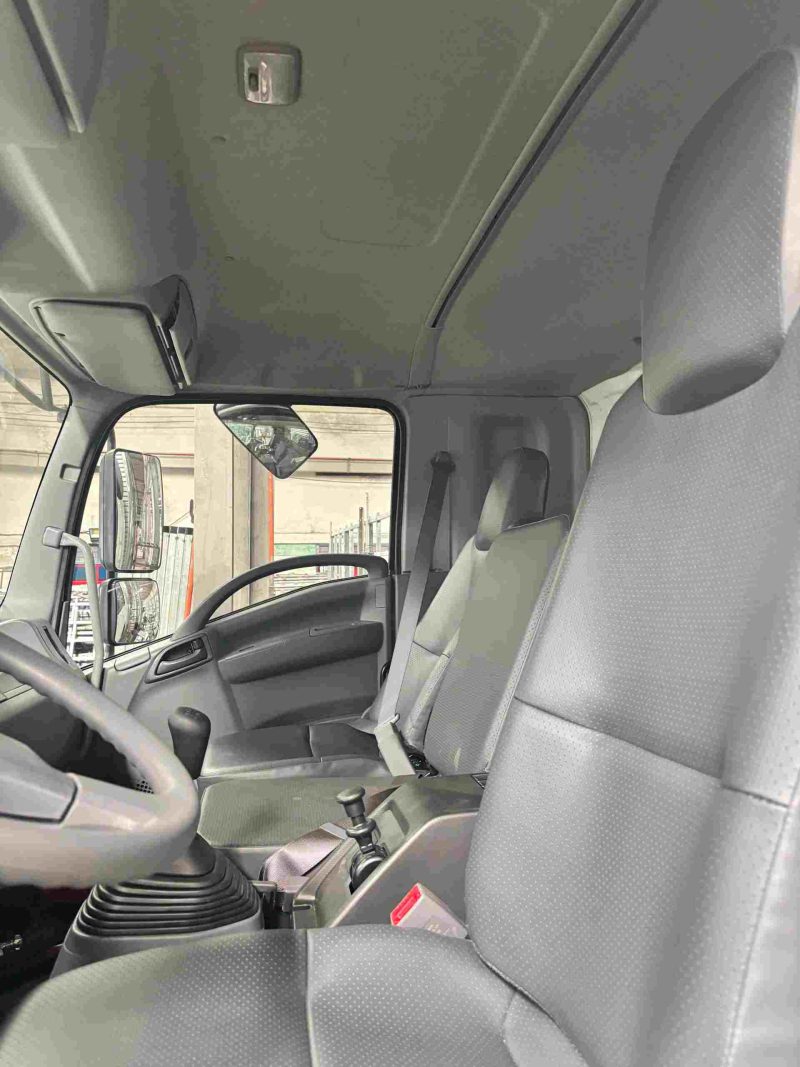 Nội Thất Isuzu FVR900 Gắn Cẩu Unic 6 Tấn 5 Khúc URV635K