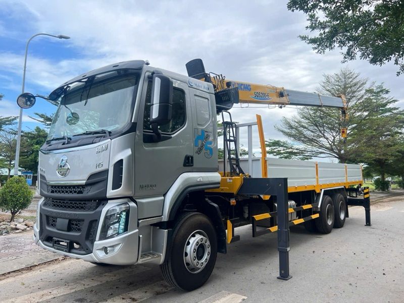 Chenglong H5 Gắn Gẩu XCMG 8 Tấn 6 Khúc