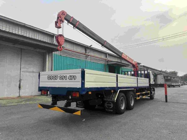 Hino 3 Chân Gắn Cẩu Unic 6 Tấn 5 Khúc URV635