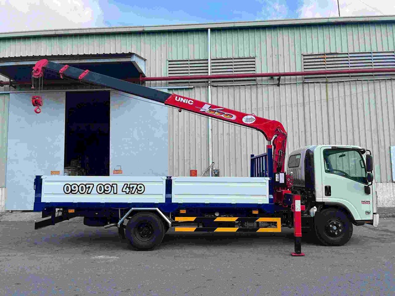 Isuzu 5 Tấn NQR550 Gắn Cẩu Unic 3 Tấn URV374K