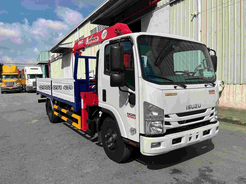 Isuzu 5 Tấn NQR550 Gắn Cẩu Unic 3 Tấn URV374K