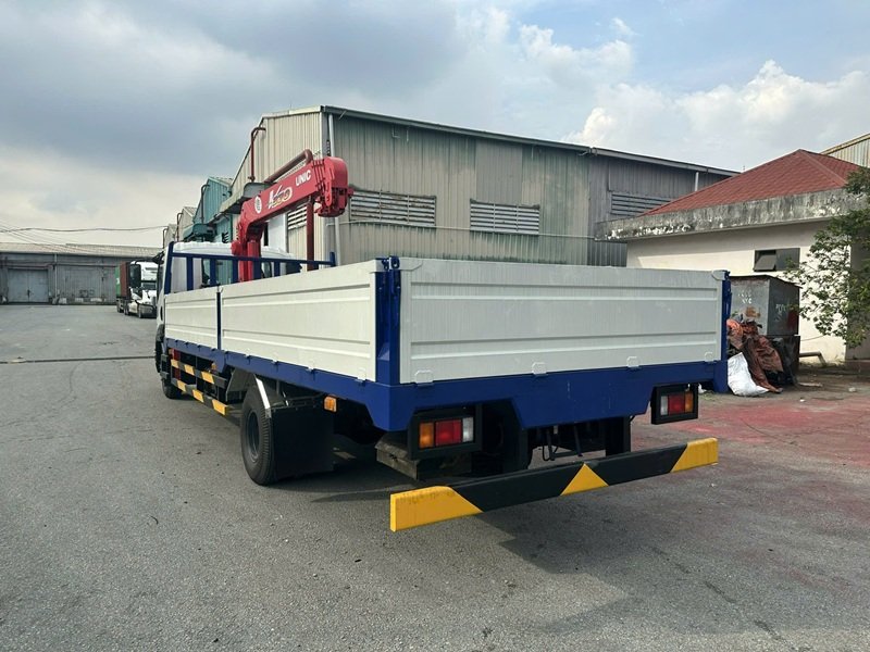 suzu FRR90QE5 Gắn Cẩu Unic 3 Tấn 5 Khúc