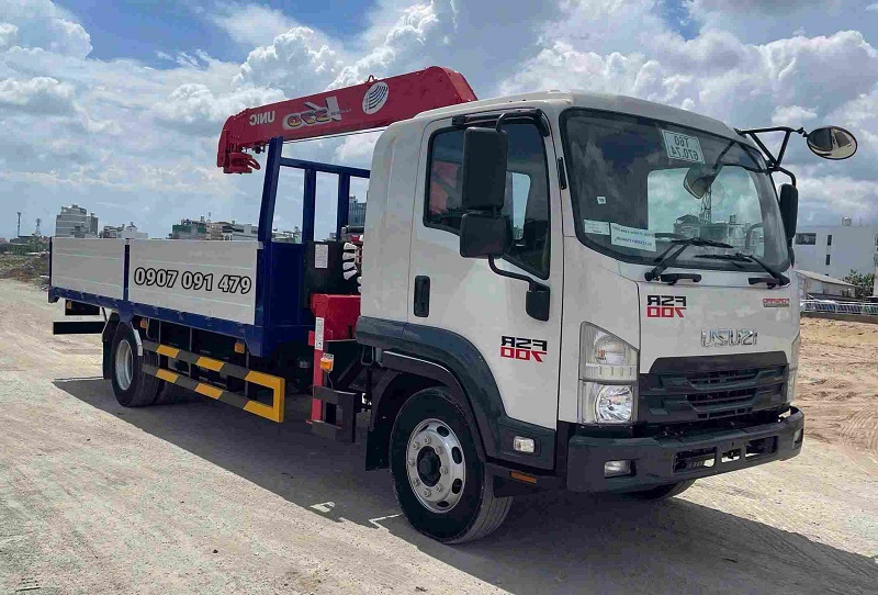 Isuzu FSR700 Gắn Unic 3 Tấn 5 Khúc URV375