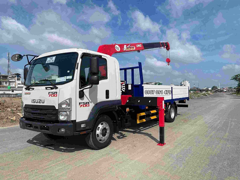 Xe Tải Isuzu FSR700 Gắn Cẩu Unic 3 Tấn 4 Khúc