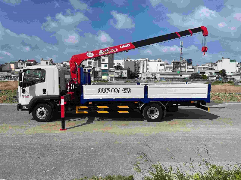 Xe Tải Isuzu FSR700 Gắn Cẩu Unic 3 Tấn 4 Khúc