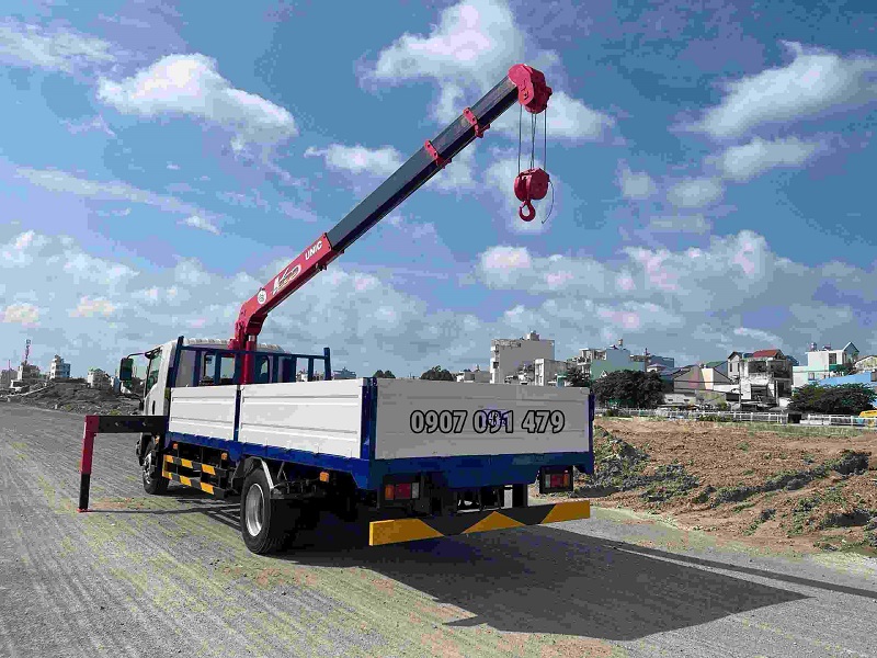 Xe Tải Isuzu FSR700 Gắn Cẩu Unic 3 Tấn 4 Khúc