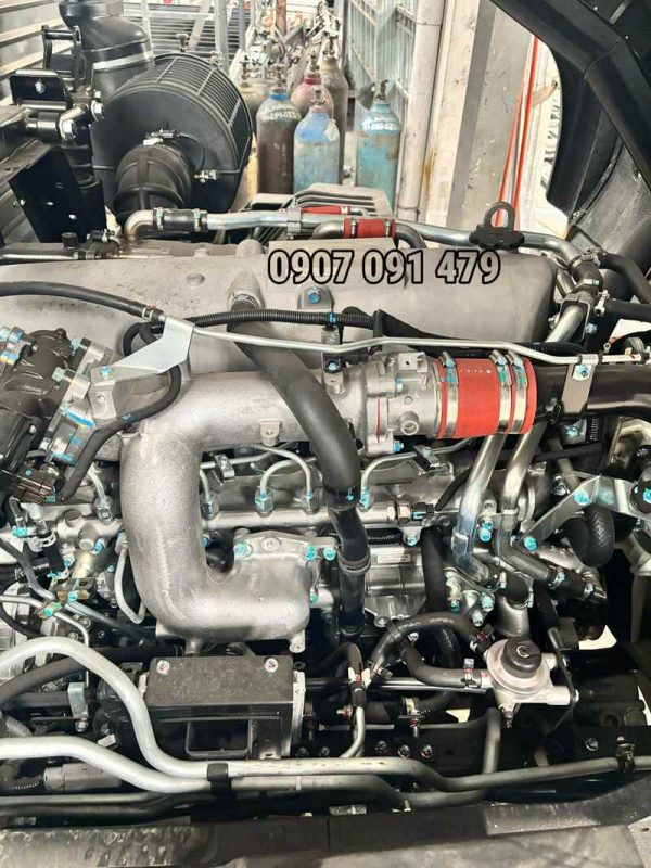 Động Cơ Isuzu 3 Chân FVM1500 Gắn Cẩu DongYang SS2036
