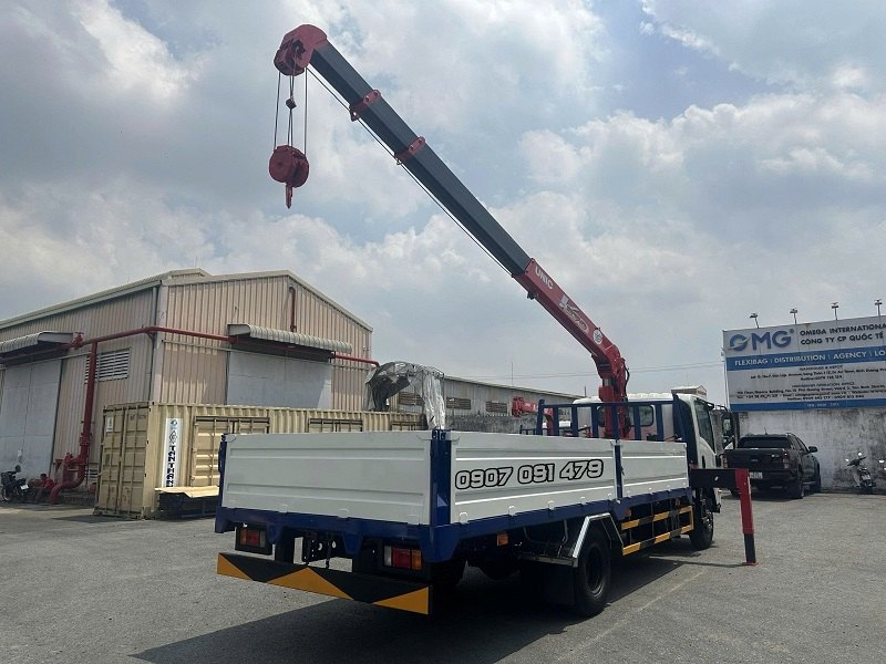 Isuzu NPR350 2 Tấn 5 Gắn Cẩu Unic 3 Tấn 4 khúc