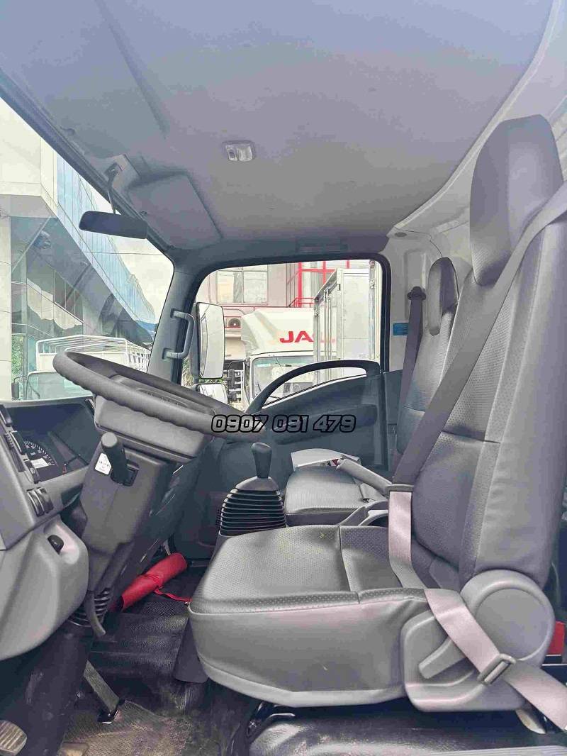 Nội Thất Isuzu NPR350 Gắn Cẩu Unic 3 Tấn 4 Khúc