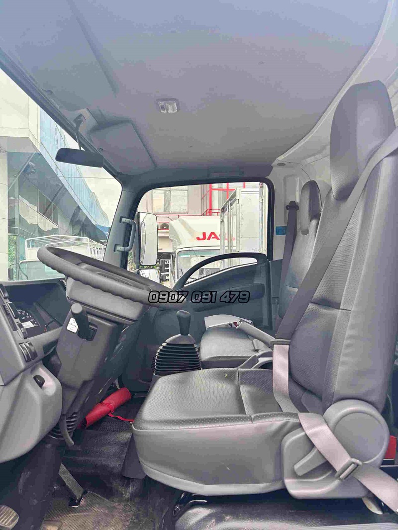 Nội Thất Isuzu NPR350 Gắn Cẩu Unic 3 Tấn 4 Khúc