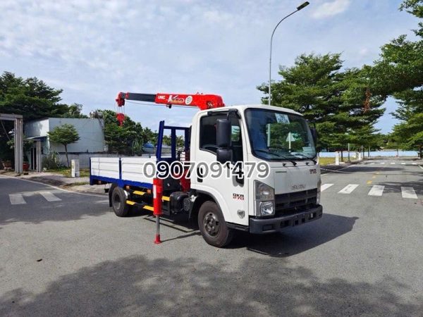 isuzu qkr270 gắn cẩu unic 233