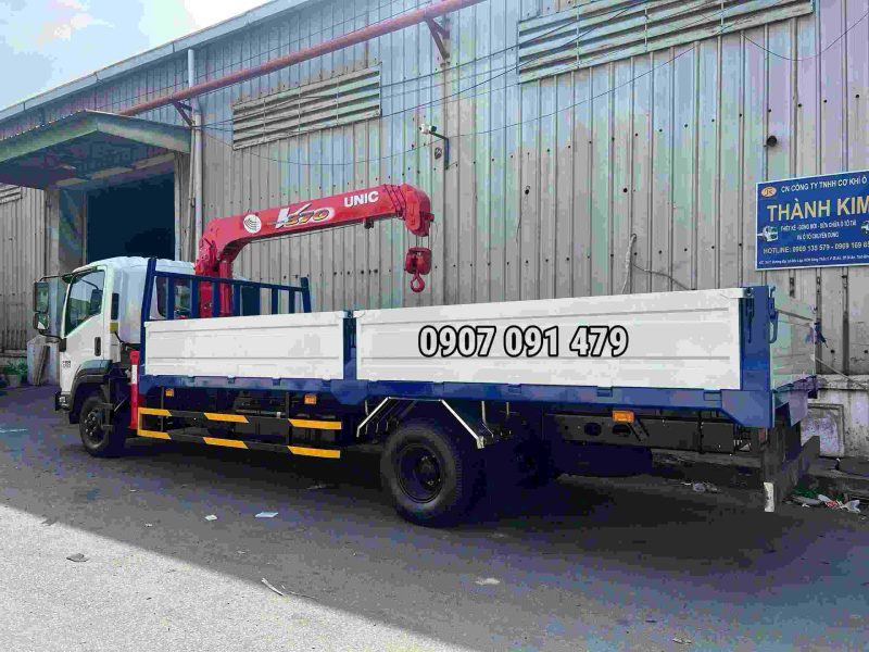 Xe Tải Isuzu FRR650 Gắn Cẩu Unic 3 Tấn 4 Khúc