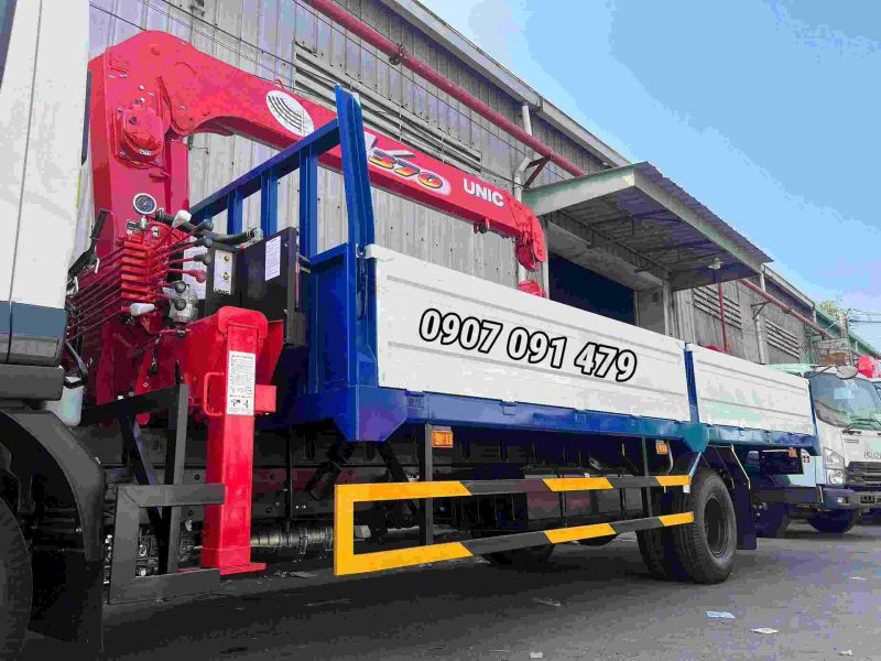 Xe Tải Isuzu FRR650 Gắn Cẩu Unic 3 Tấn 4 Khúc