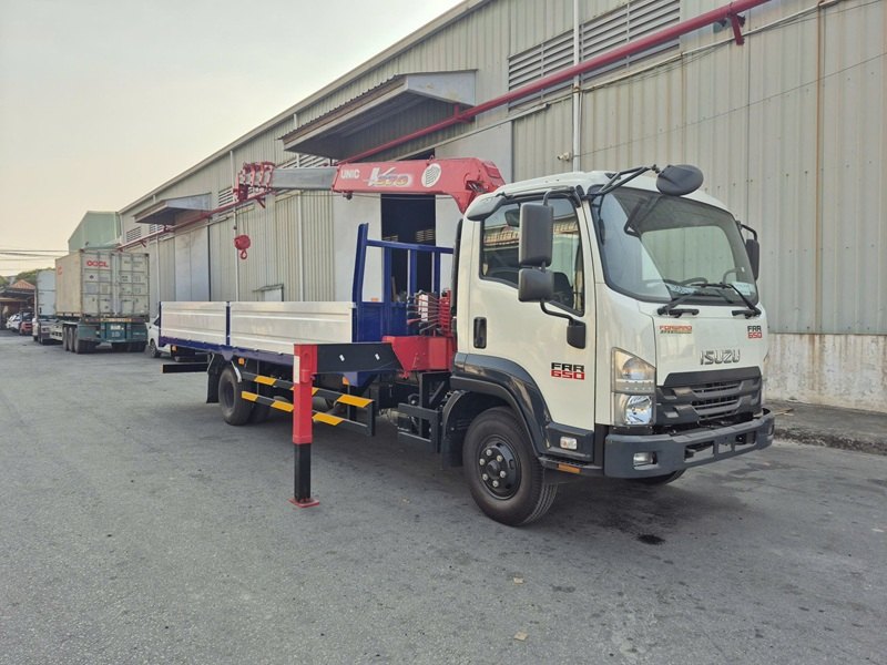 Isuzu FRR650 Gắn Cẩu Unic 3 Tấn 6 Khúc URV376
