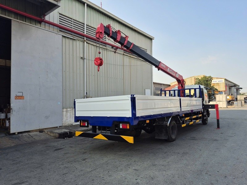 Isuzu FRR650 Gắn Cẩu Unic 3 Tấn 6 Khúc URV376