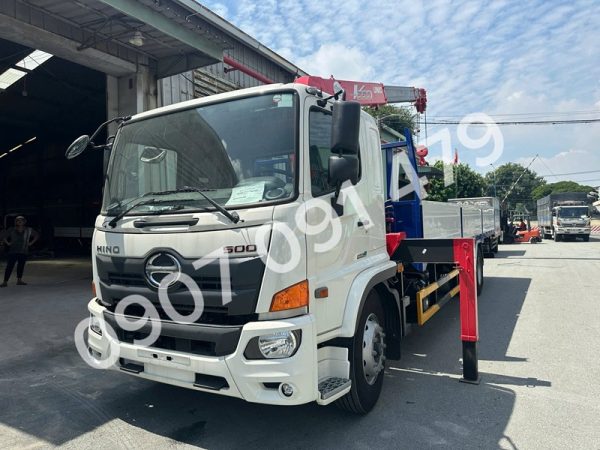 Hino 8 tấn gắn cẩu unic 554