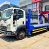 Isuzu FRR650 chở xe cơ giới