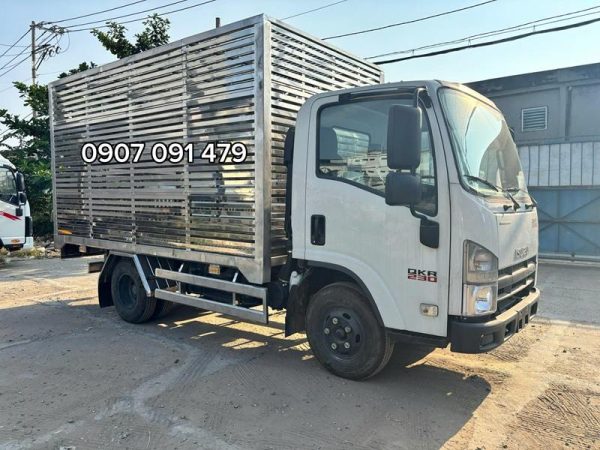 Isuzu QKR230 chở gia cầm 4 sàn